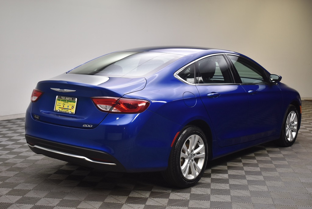 Pre-Owned 2015 Chrysler 200 Limited 4D Sedan in Barberton ...