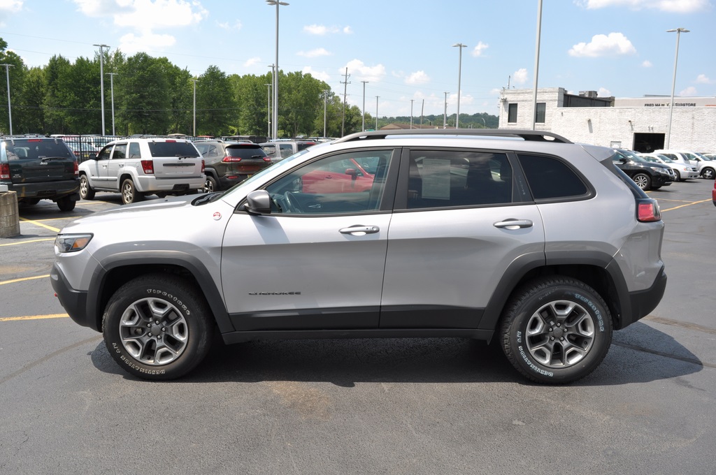 Pre-Owned 2019 Jeep Cherokee Trailhawk 4D Sport Utility in ...