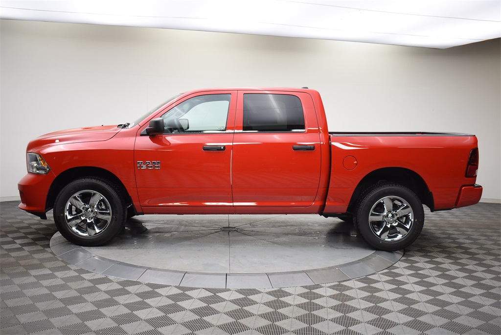 New 2018 RAM 1500 Express Crew Cab in Barberton #1T183798 | Fred Martin ...