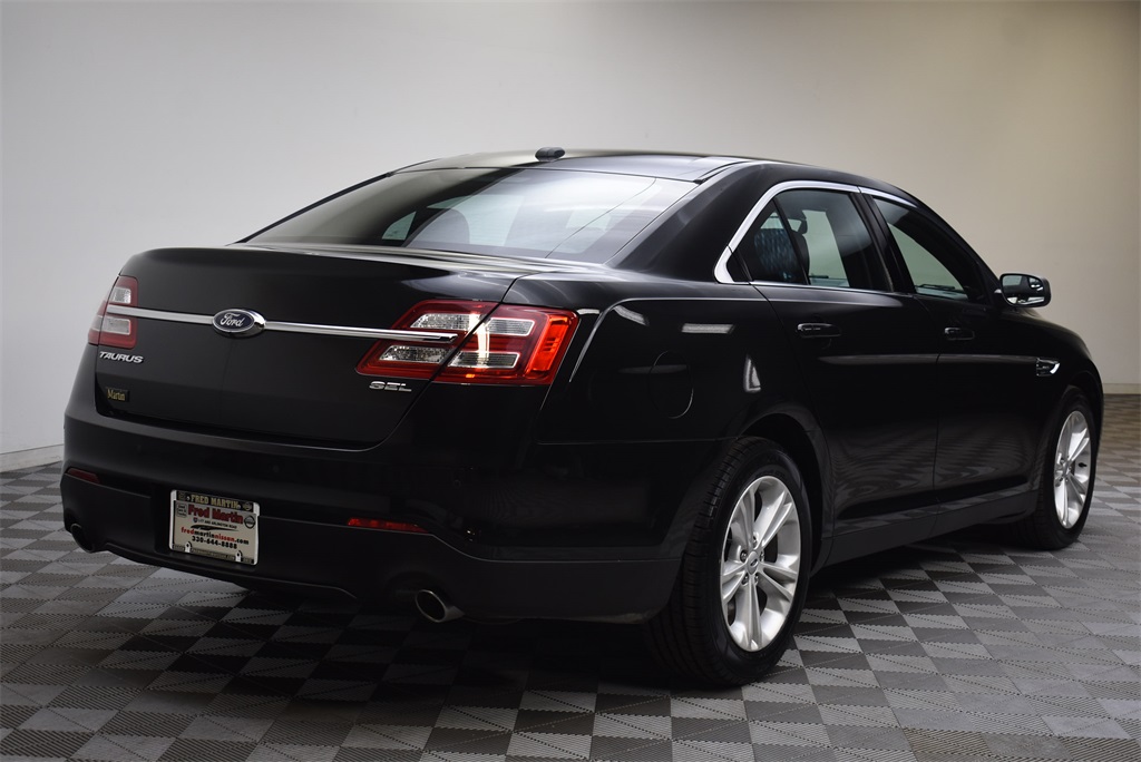 Pre-owned 2015 Ford Taurus Sel 4d Sedan In Barberton #5n19685a 