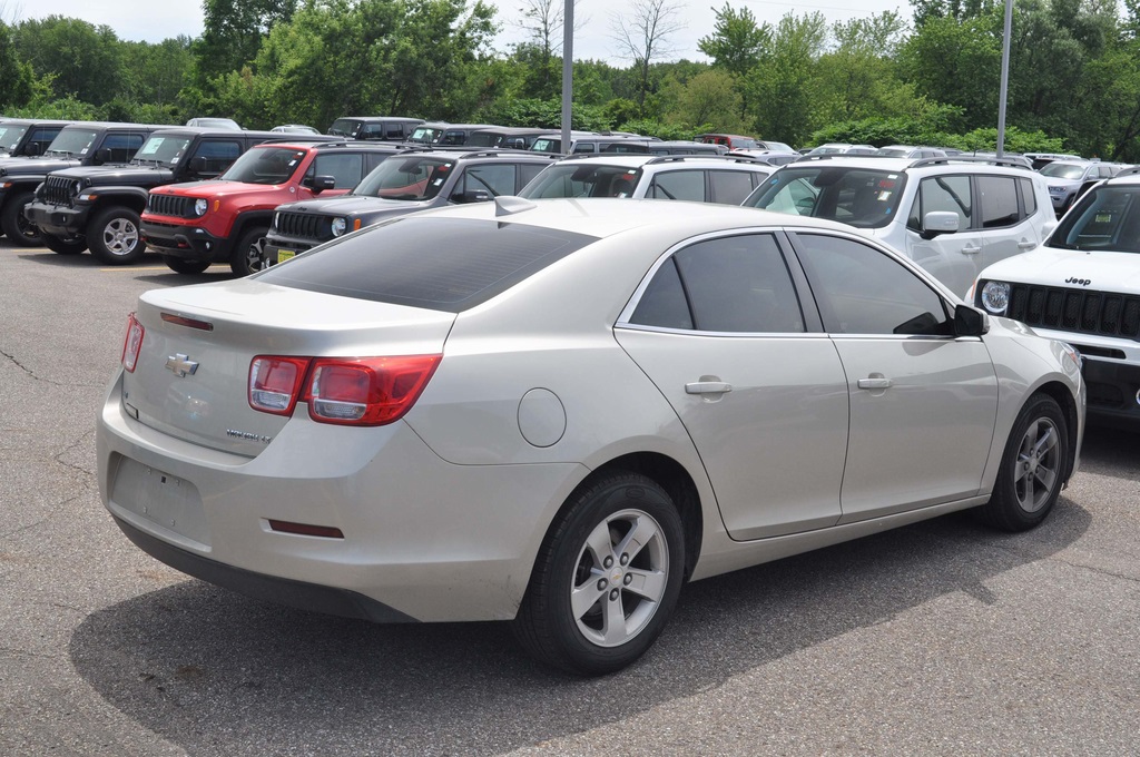 Pre-Owned 2015 Chevrolet Malibu LT 4D Sedan in Barberton #1T19648A ...