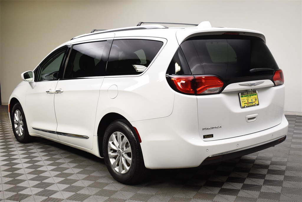 PreOwned 2018 Chrysler Pacifica Touring L 4D Passenger