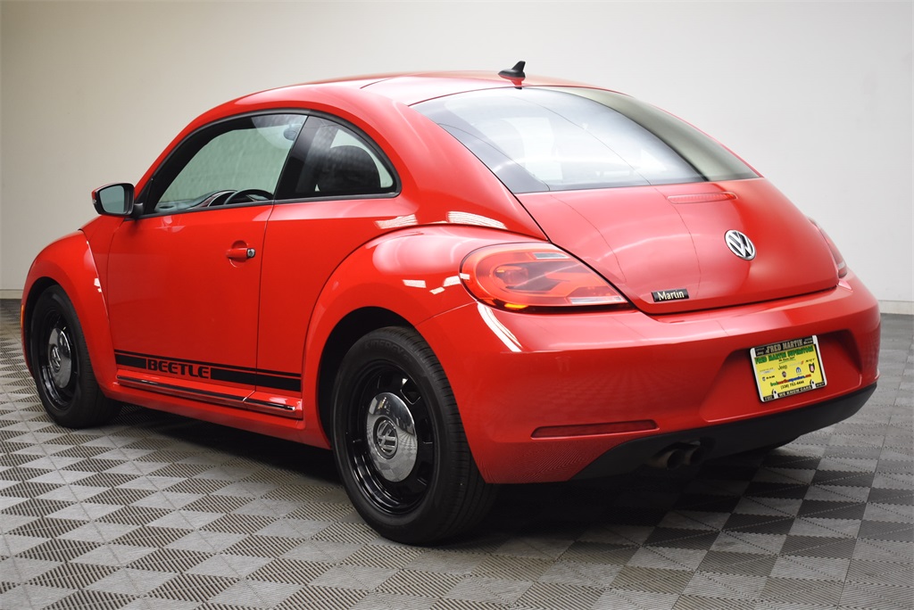 PreOwned 2014 Volkswagen Beetle 2.5L 2D Hatchback in