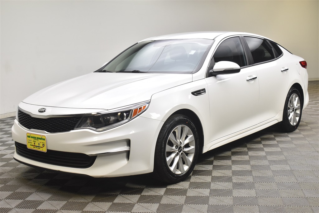 Pre Owned 2017 Kia Optima Lx 4d Sedan In Barberton 1c201647a Fred