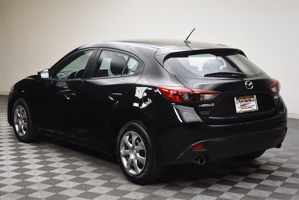 PreOwned 2016 Mazda Mazda3 i Sport 4D Hatchback in