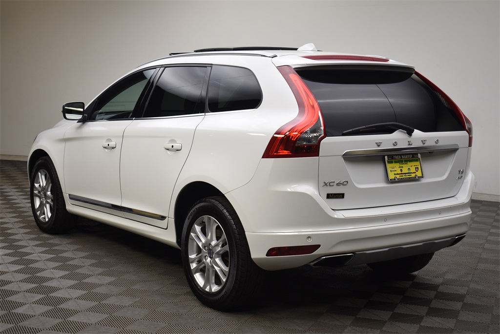PreOwned 2016 Volvo XC60 T5 Platinum 4D Sport Utility in